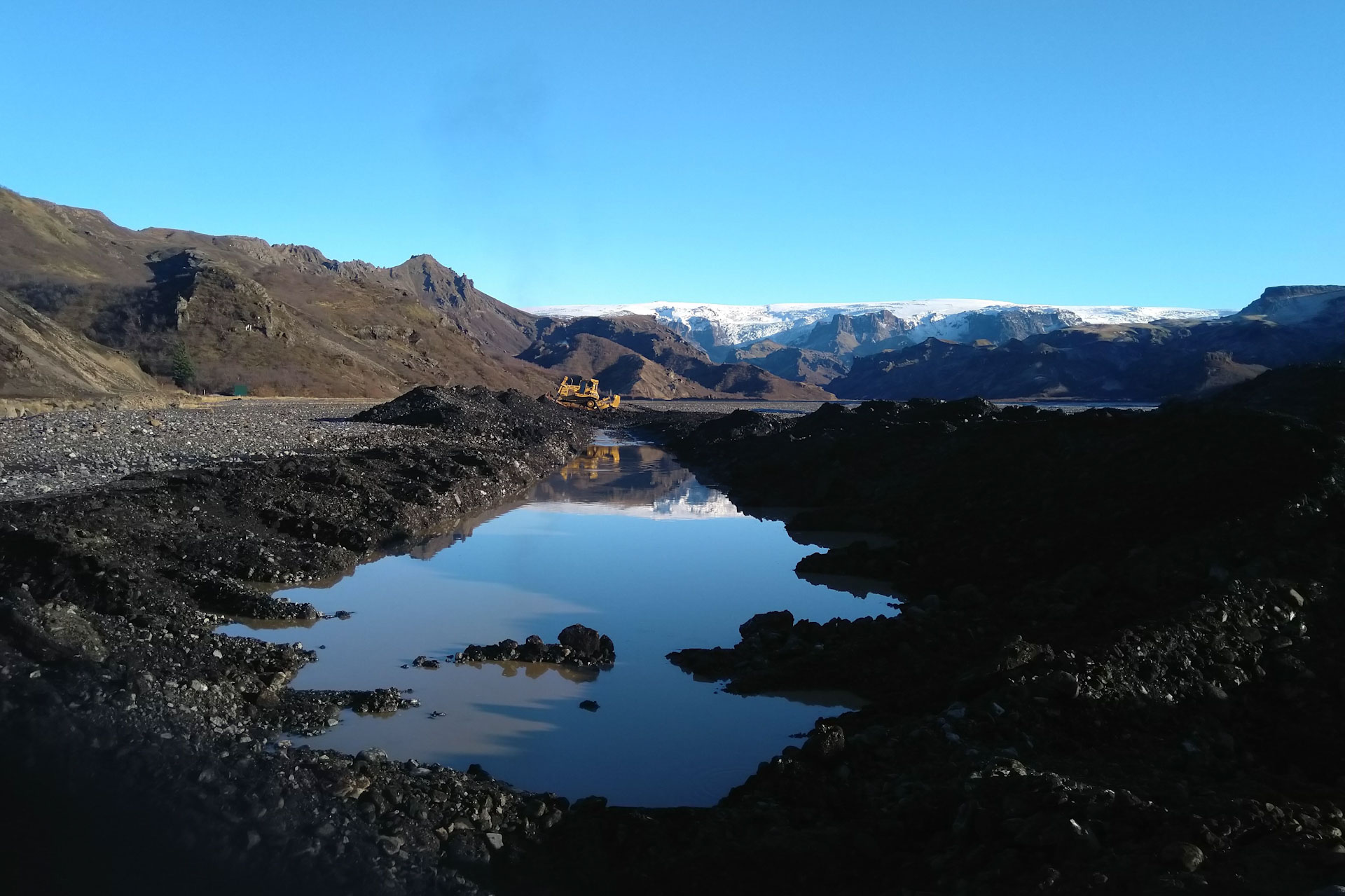Á Krossáraurum sér náttúran sjálf um að slétta að fullu yfir ummerkin að verkinu loknu. Ljósmynd: Stefán Jökull Jakobsson Á Krossáraurum sér náttúran sjálf um að slétta að fullu yfir ummerkin að verkinu loknu. Ljósmynd: Stefán Jökull Jakobsson
