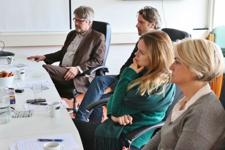 Ráðherra, aðstoðarmaður og ráðuneytisstjóri ásamt Aðalsteini Sigurgeirssyni,<br />
fagmálastjóra Skógræktarinnar.
