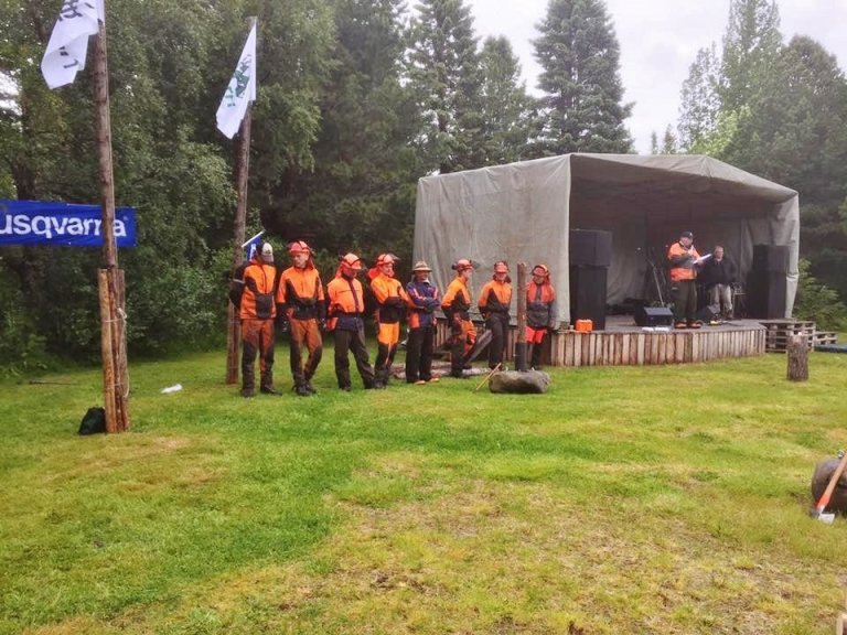 Frá verðlaunaafhendingu eftir Íslandsmeistaramótið í skógarhöggi. Íslandsmeistaratitilinn hreppti Sigfús Jörgen Oddsson. Frá verðlaunaafhendingu eftir Íslandsmeistaramótið í skógarhöggi. Íslandsmeistaratitilinn hreppti Sigfús Jörgen Oddsson.