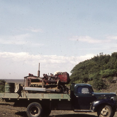 Í  Húsadal Þórsmörk. Tæki Skógræktar ríkisins um 1960. Vörubíllinn var af gerðinni Dodge Fargo