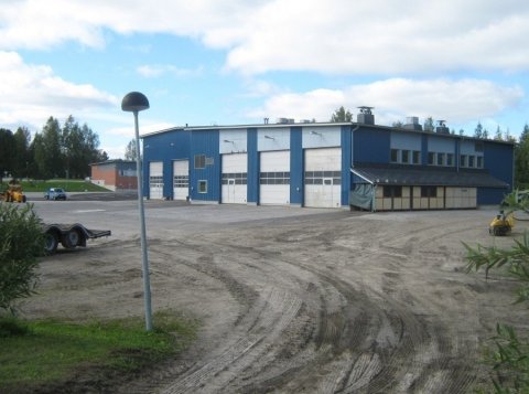 Ein af þremur vélaskemmum Valtimo-skólans. Aðstaða í skólanum er öll hin besta og vélakostur sömuleiðis.
