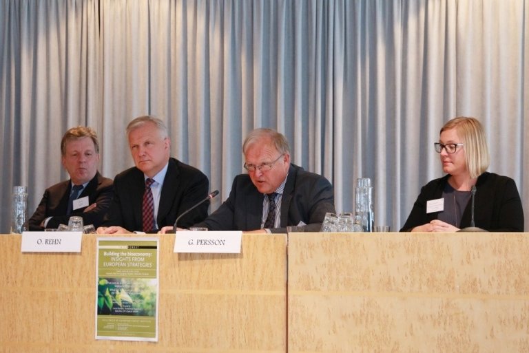 Frá umræðum í pallborði. Frá vinstri: Esko Aho, Olli Rehn, Göran Persson og Therese Knapp.