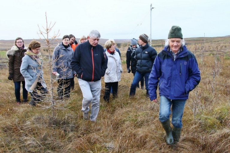 Gengið til skógar, Friðrik Jóhannsson fremstur.