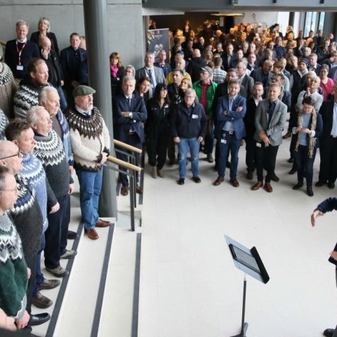 Karlakórinn Esja syngur. Ljósmynd: Pétur Halldórsson