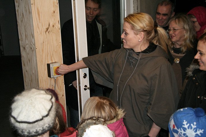 Katrín Júlíusdóttir, iðnaðarráðherra opnar kyndistöðina